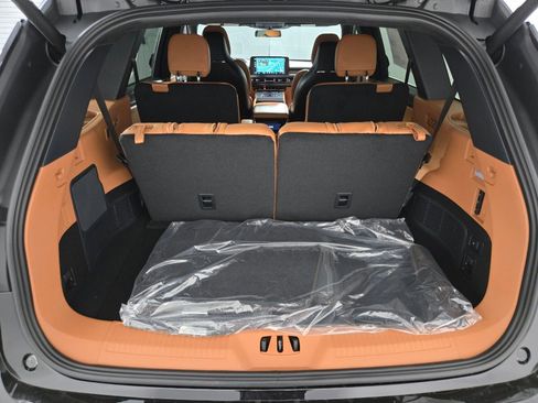 New 2026 Lincoln Aviator Black Label w/ Jet Appearance Package AWD/4WD image 17