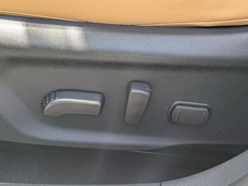 Used 2025 Nissan Sentra SV w/ SV Premium Package FWD image 34