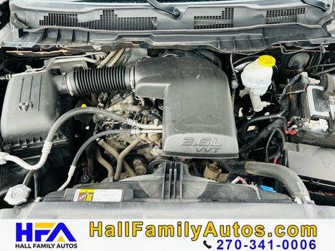 Used 2021 RAM 1500 Classic SLT AWD/4WD image 29