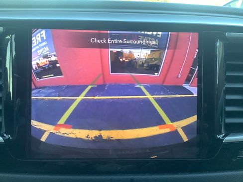 Used 2020 Chrysler Pacifica Touring-L Plus image 22