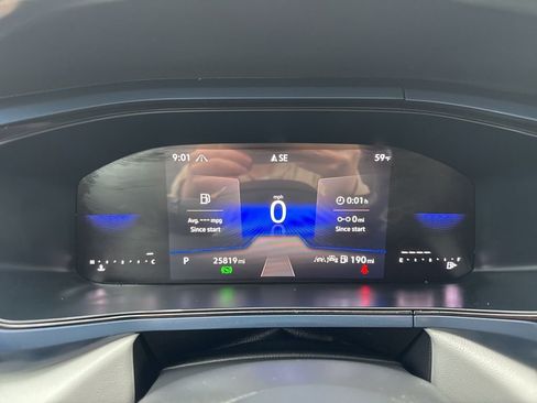 Used 2024 Volkswagen Taos SE image 17