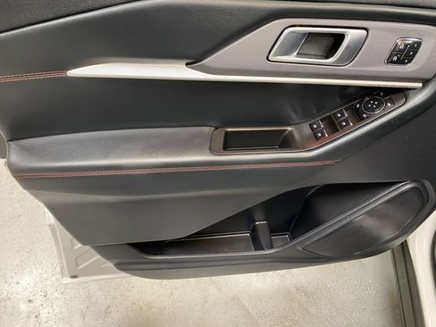 Used 2025 Ford Explorer ST-Line w/ Premium Package image 21