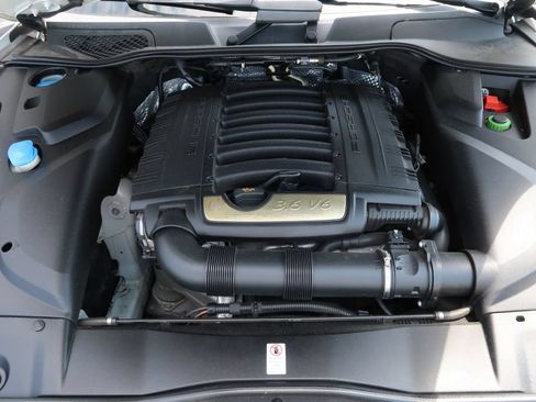 Used 2017 Porsche Cayenne AWD/4WD image 14