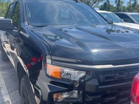 Used 2023 Chevrolet Silverado 1500 Custom image 2