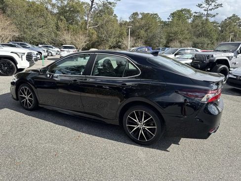 Used 2023 Toyota Camry SE image 4
