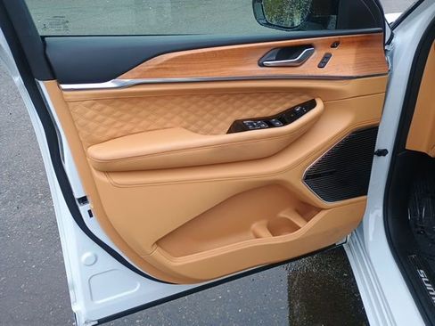 Certified 2023 Jeep Grand Cherokee Summit AWD/4WD image 23