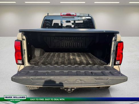 Used 2024 Chevrolet Colorado ZR2 w/ ZR2 Convenience Package III AWD/4WD image 17