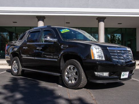 Used 2008 Cadillac Escalade EXT image 1