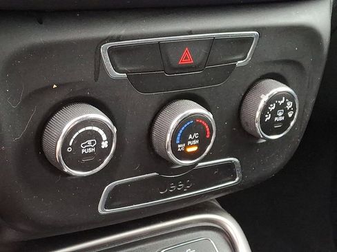 Used 2018 Jeep Compass Latitude AWD/4WD image 17