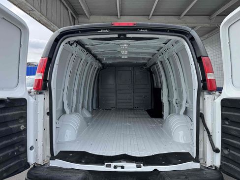 Used 2019 Chevrolet Express 3500 Extended w/ Driver Convenience Package RWD image 11