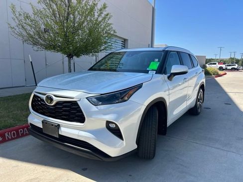 Used 2023 Toyota Highlander XLE FWD image 8