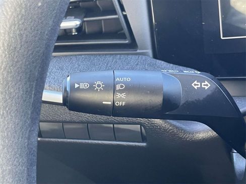 Certified 2025 Nissan Kicks SV image 17