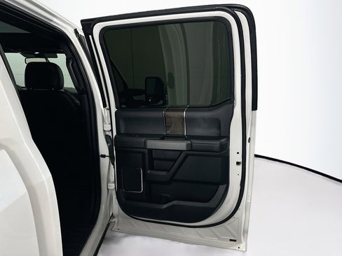 Used 2016 Ford F150 Platinum w/ Equipment Group 701A Luxury image 31