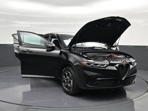 Used 2025 Alfa Romeo Tonale AWD/4WD image 39