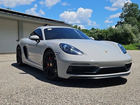 Certified 2018 Porsche 718 Cayman GTS w/ GTS Interior Package RWD image 9