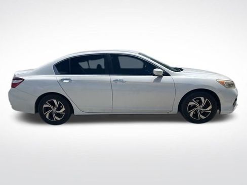 Used 2017 Honda Accord LX image 5