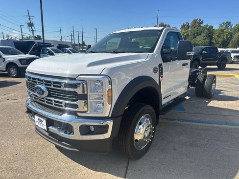 New 2025 Ford F550 4x4 Regular Cab Super Duty image 4