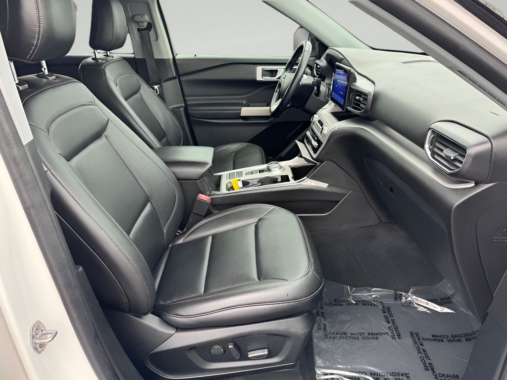 Used 2022 Ford Explorer XLT w/ Equipment Group 202A RWD image 14