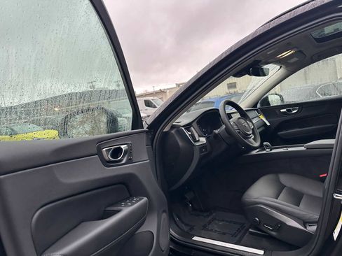 Used 2025 Volvo XC60 B5 Core w/ Protection Package Premier image 20