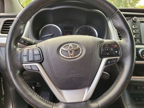 Used 2017 Toyota Highlander Limited Platinum FWD image 19