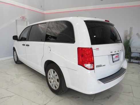 Used 2019 Dodge Grand Caravan SE image 6