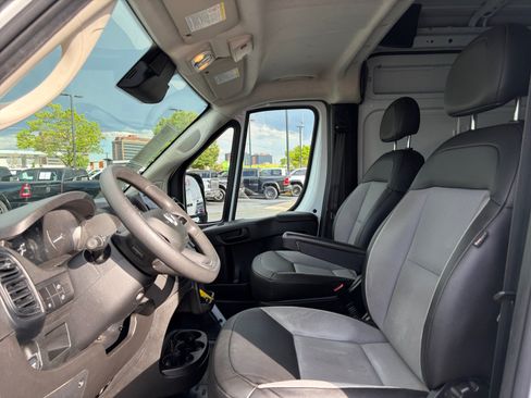 Used 2024 RAM ProMaster 2500 w/ Convenience Group FWD image 12