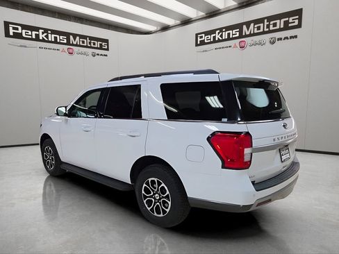 Used 2024 Ford Expedition XLT AWD/4WD image 3