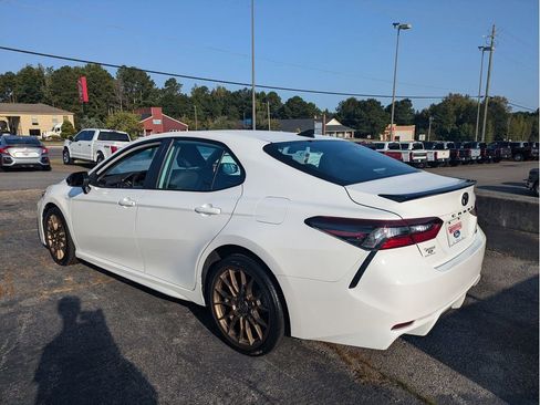 Used 2023 Toyota Camry SE image 11
