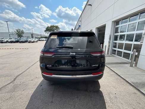 Used 2025 Jeep Grand Cherokee Limited AWD/4WD image 4