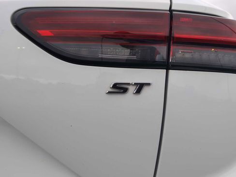 Used 2023 Buick Envision Essence w/ Sport Touring Package image 31