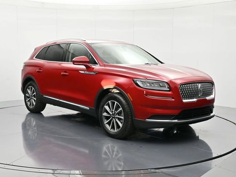 Used 2021 Lincoln Nautilus FWD image 3