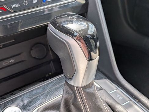 Used 2025 Volkswagen Taos SE image 17