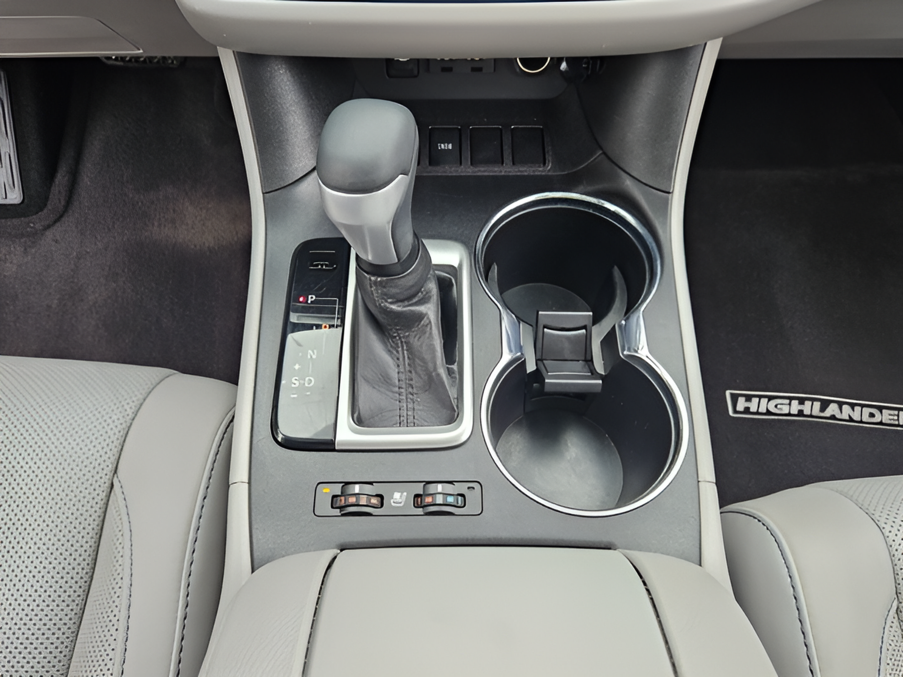 Used 2019 Toyota Highlander Limited FWD image 19