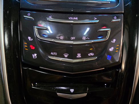 Used 2019 Cadillac Escalade Premium Luxury image 41