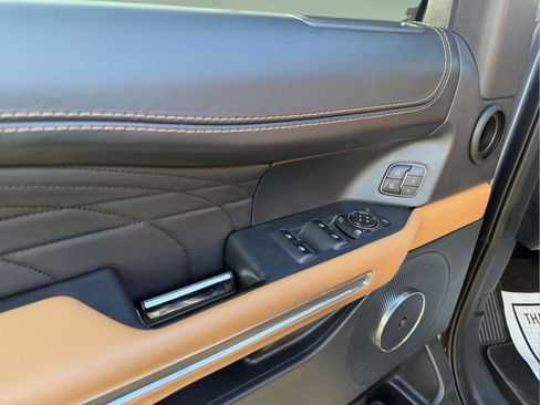 Used 2022 Ford Expedition Platinum image 25