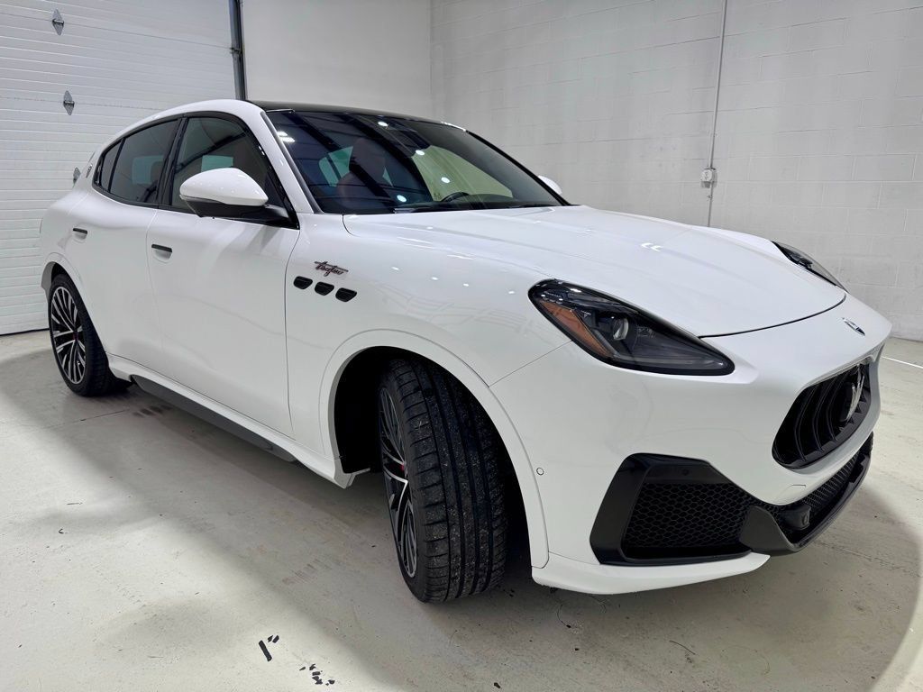 Used 2024 Maserati Grecale Trofeo AWD/4WD image 3