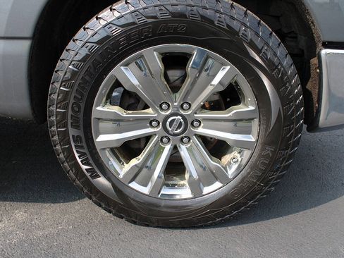Used 2018 Nissan Titan SV w/ SV Convenience Package AWD/4WD image 20