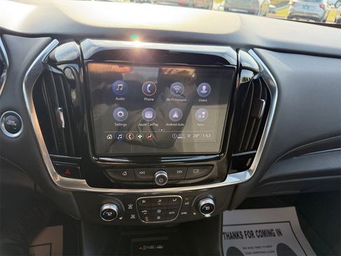 Used 2023 Chevrolet Traverse LT image 19