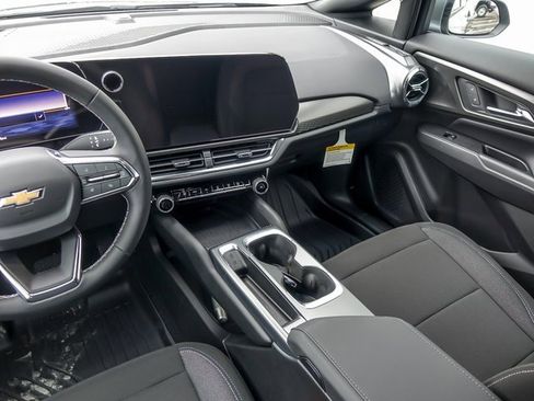 New 2026 Chevrolet Equinox EV LT image 17