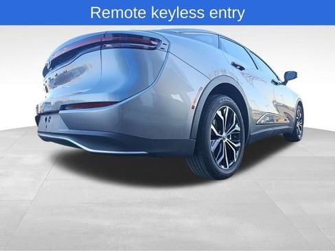 Used 2025 Toyota Crown XLE image 5