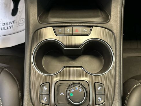 Used 2023 GMC Acadia SLT w/ Preferred Package AWD/4WD image 35
