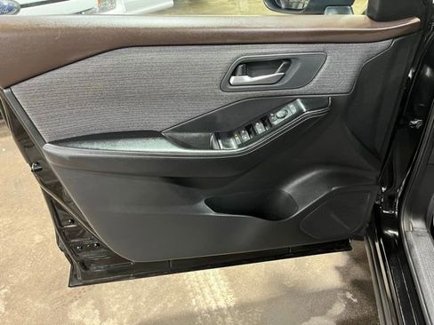 Used 2023 Nissan Rogue SV image 13