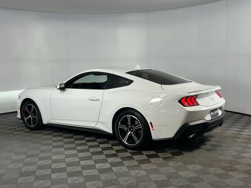 Used 2025 Ford Mustang Premium image 9