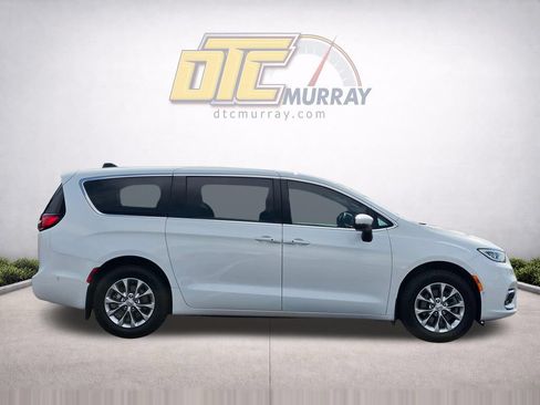 Used 2023 Chrysler Pacifica Touring-L AWD/4WD image 4