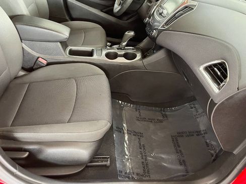 Used 2017 Chevrolet Cruze LT w/ Convenience Package image 29