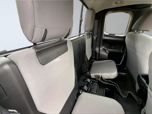 Used 2022 Toyota Tacoma SR5 w/ SR5 Appearance Package (SM) AWD/4WD image 27