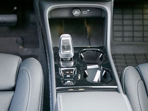 New 2026 Volvo XC40 B5 Ultra w/ Protection Package Premier image 29