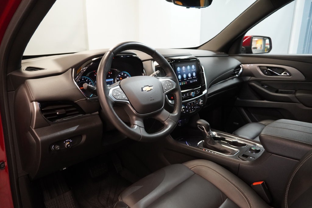 Used 2023 Chevrolet Traverse LT w/ LT Premium Package AWD/4WD image 6