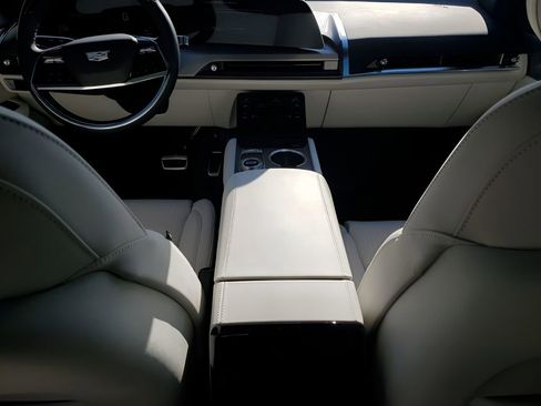 New 2026 Cadillac Vistiq Luxury w/ LPO, Floor Liner Package image 23