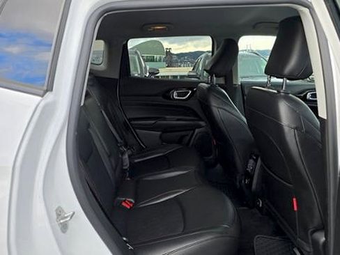 Used 2022 Jeep Compass Trailhawk image 12